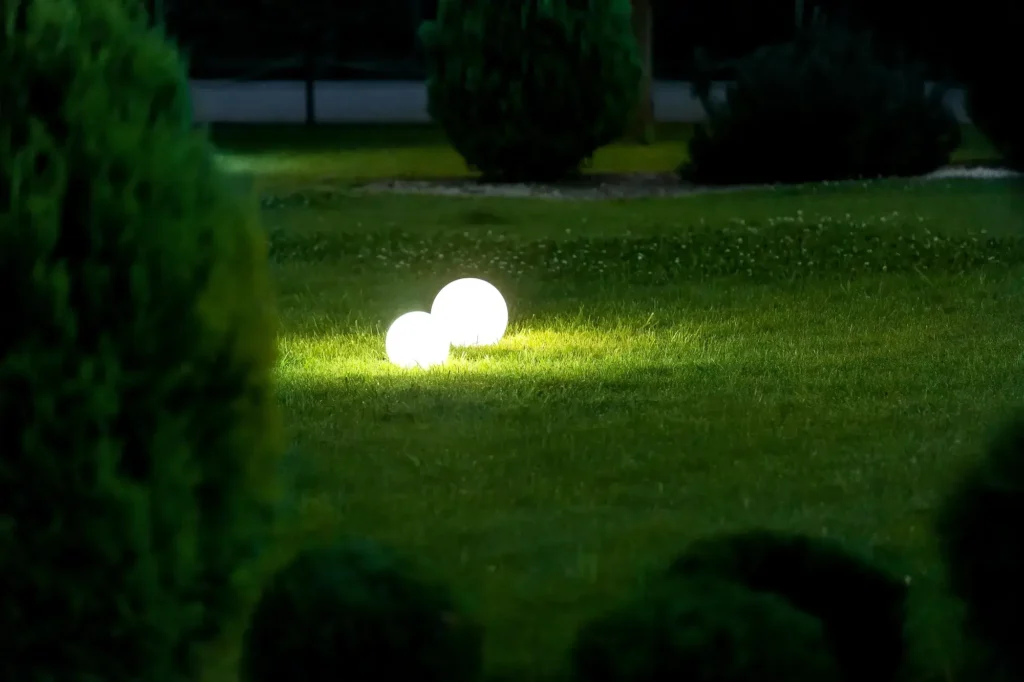Tips voor het optimaal verlichten van je grasveld